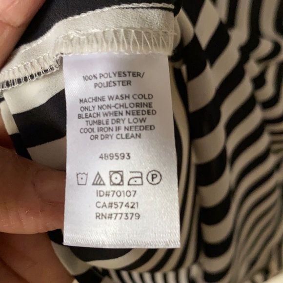 black and white banded collar buttoned blouse - Picture 5 of 5